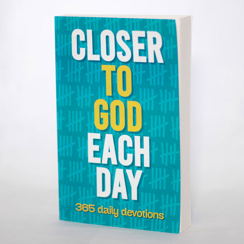Más cerca de Dios cada día: 365 devocionales diarios